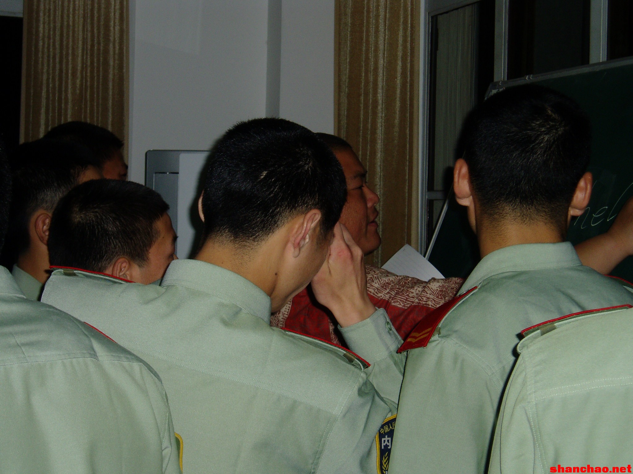 百度胖老师吧上海市公 安局轨道交通分局石宇玉老师求救 抖音快手百度贴吧百科图片视频知道搜索上海胖老师或 ...