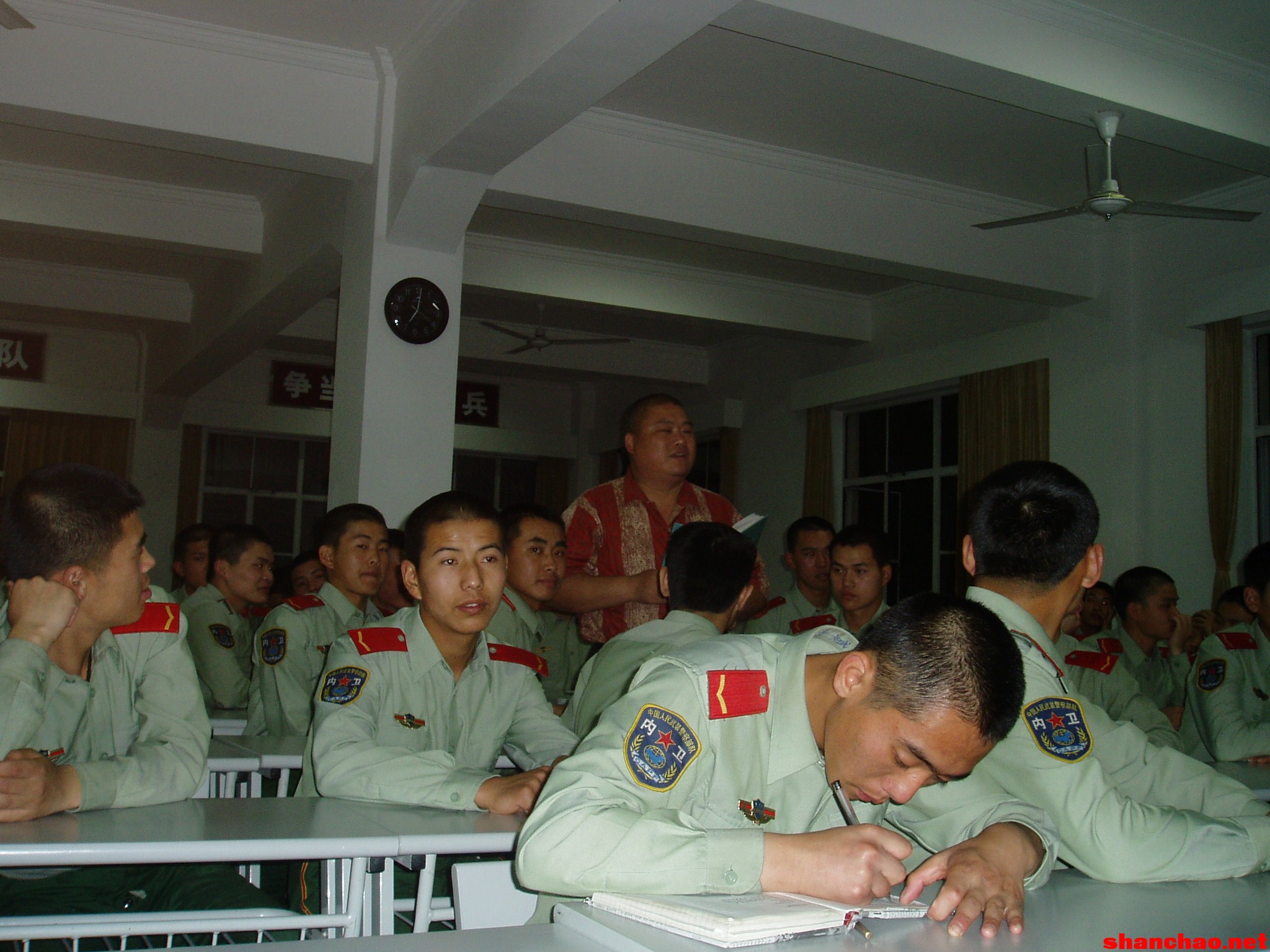 百度胖老师吧上海市公 安局轨道交通分局石宇玉老师求救 抖音快手百度贴吧百科图片视频知道搜索上海胖老师或 ...